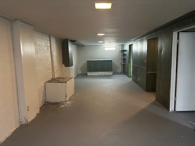 Building Photo - 1867 Alvason Ave