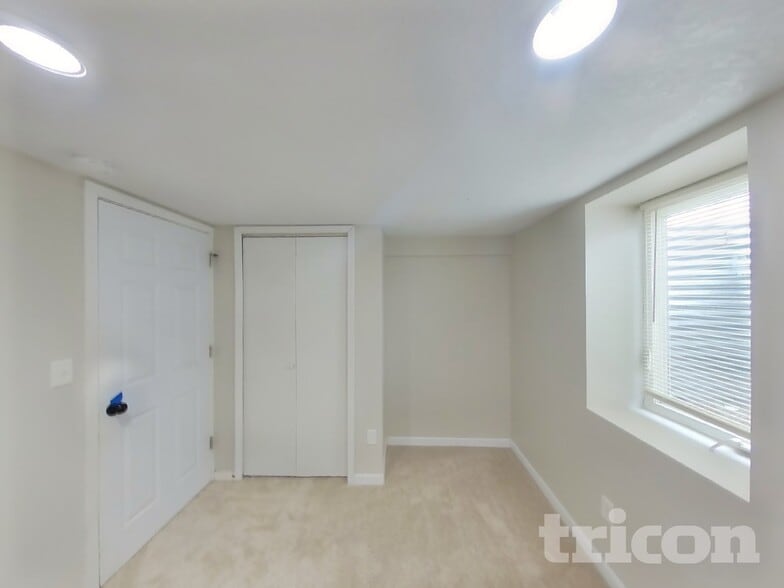 Building Photo - 1633 Sherwood Ave