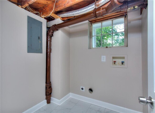 Building Photo - 2067 Brockett Rd