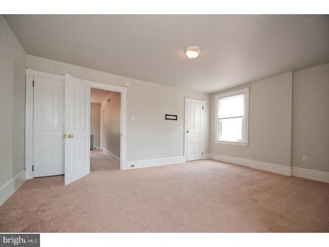 Building Photo - 527 S High St