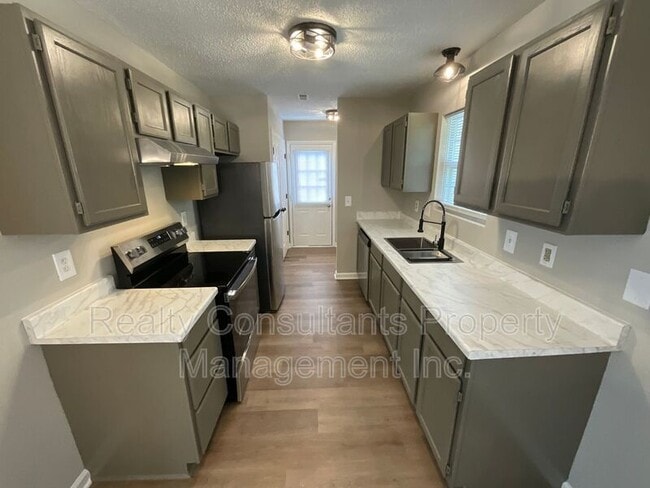 Building Photo - 2711 Ingleside Dr