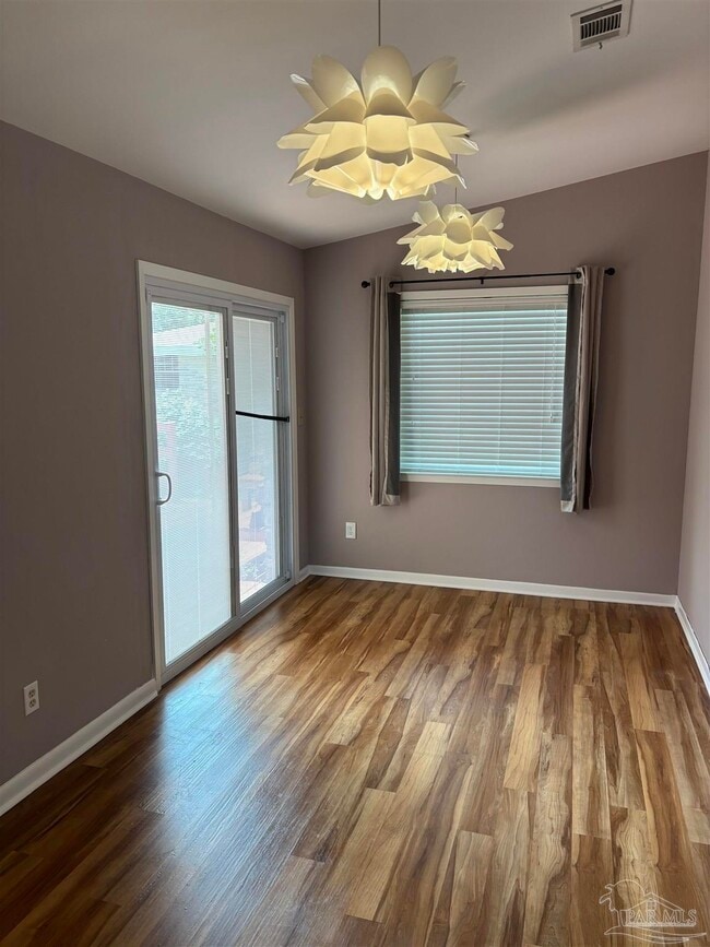 Building Photo - 301 Teakwood Cir