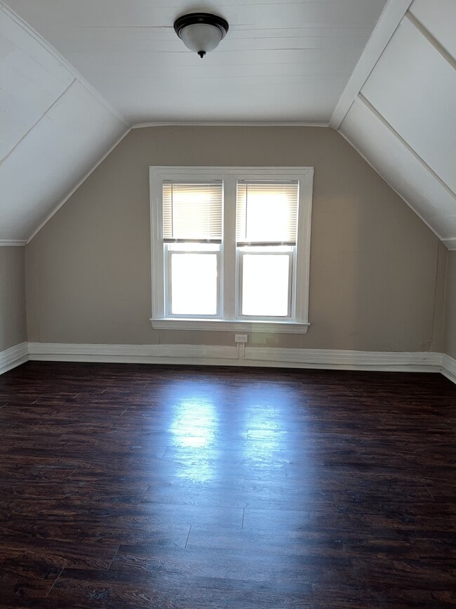 Building Photo - 367 Hawley St