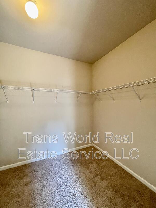 Building Photo - 7260 Silk Tree Pointe