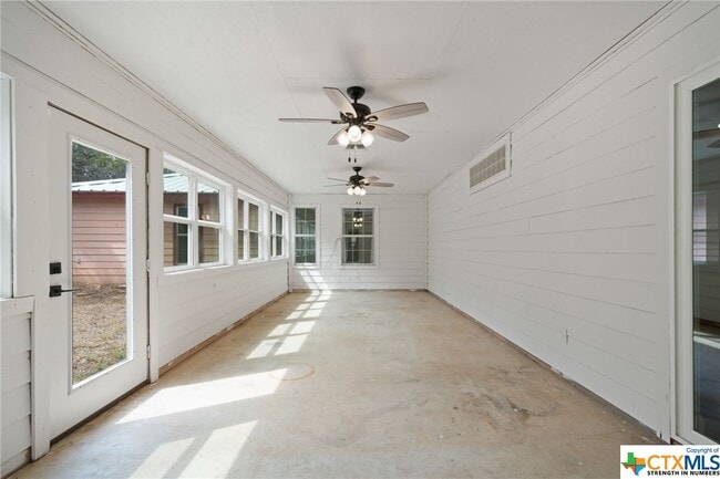 Building Photo - 1310 Scenic View Dr