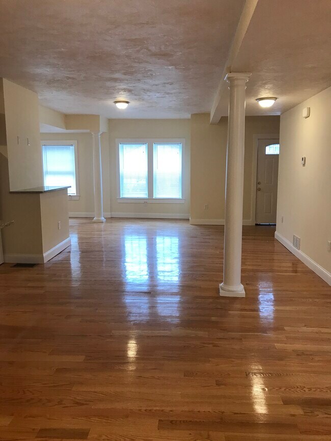 Building Photo - 18 Rockdale Ave