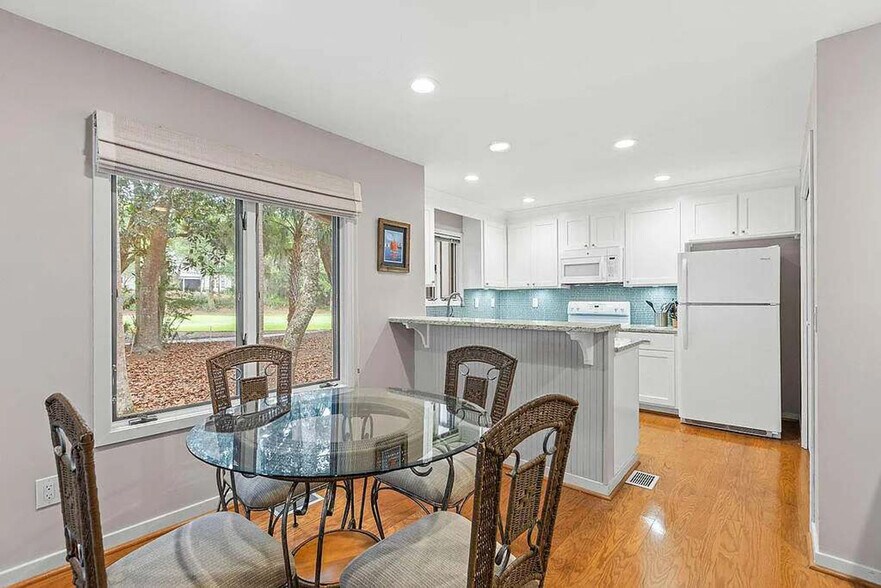 Building Photo - 2780 Hidden Oak Dr