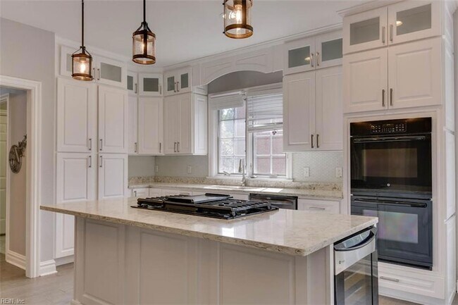 Building Photo - 5102 Waterford Pl