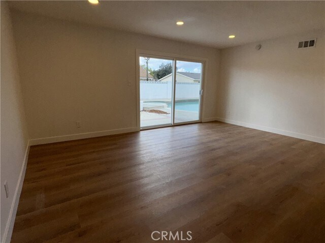Building Photo - 213 N Royal Pl