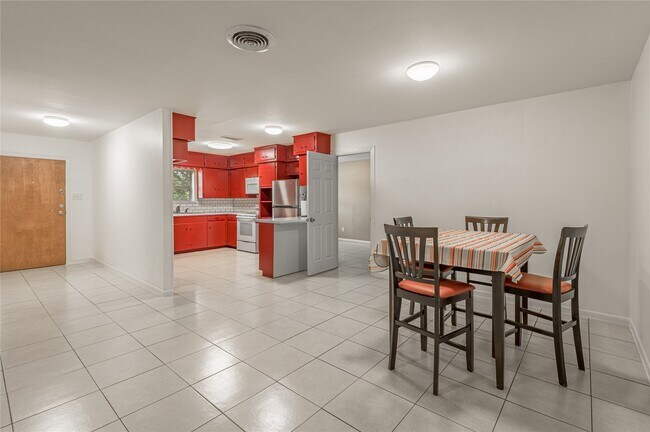 Building Photo - 604 Hayman St