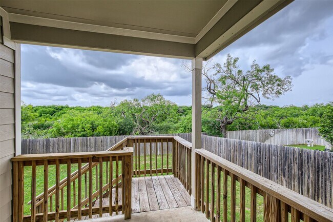 Building Photo - Stunning home available NOW !! Less than 8 miles Randolph Brook AFB