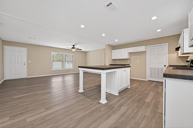 Building Photo - 15933 W Relza Dr