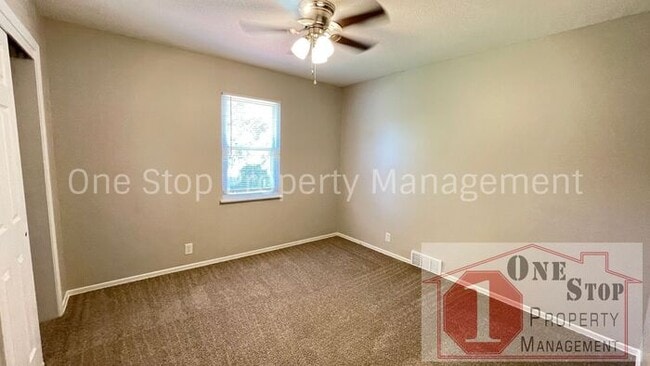 Building Photo - Beautiful 3 Bedroom / 2 Bathroom Duplex in...