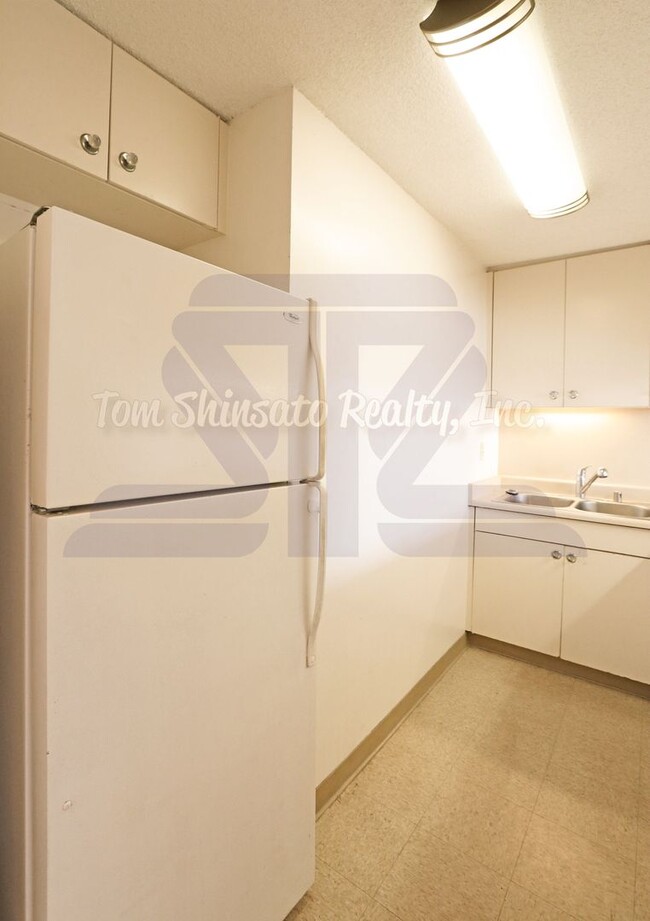 Building Photo - 2 Bedroom, 2 Bath unit at Victoria Plaza