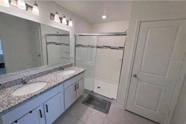 Building Photo - 433 Summer Grv Ln