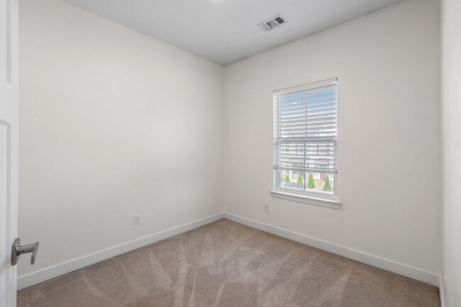 Building Photo - 4316 Summercrest Blvd