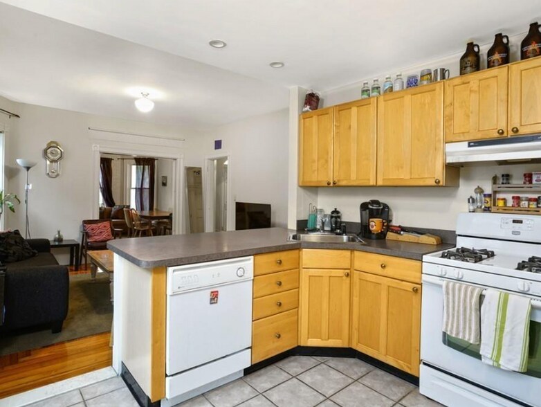 Primary Photo - 12 Cutter Ave