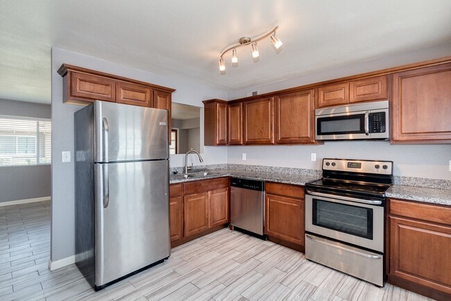 Building Photo - STUNNING 2 BEDROOM REMODELED TEMPE TOWNHOM...