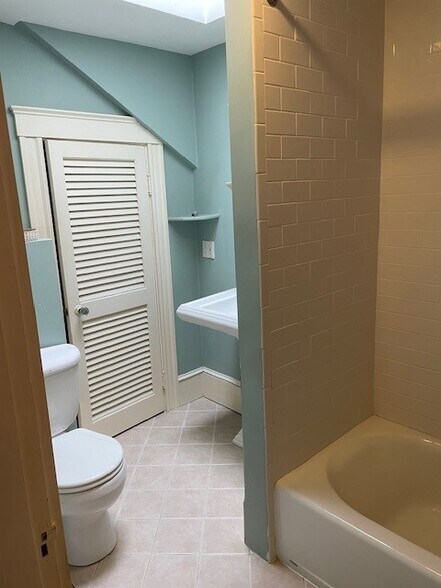 Building Photo - 60 Denton Rd