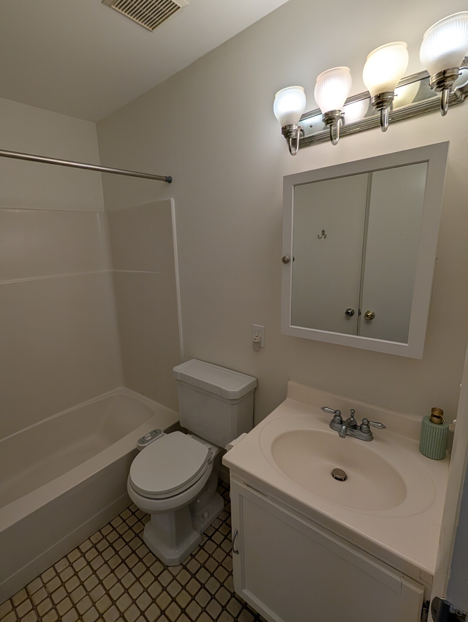 Building Photo - 609 Longfellow Dr