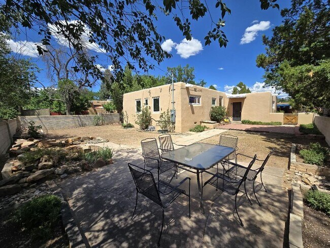 Building Photo - 130 Solana Dr