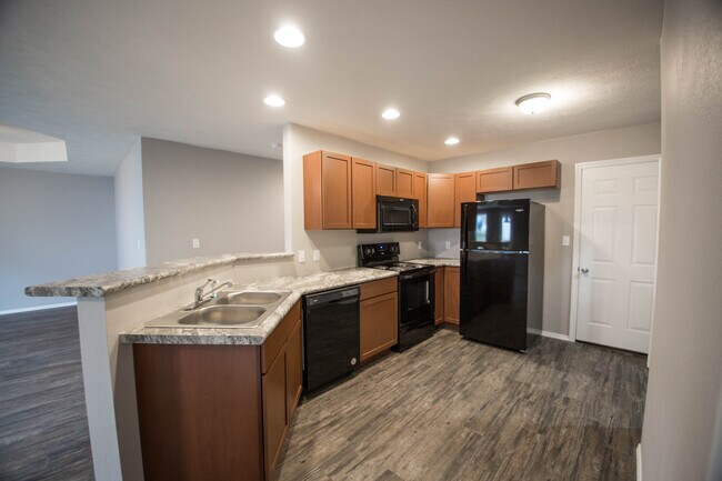 Building Photo - 805 Windmill Dr