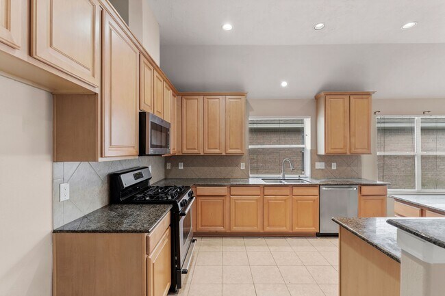 Building Photo - 30218 Deleon Fields Dr