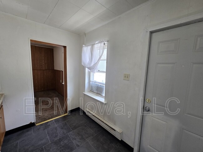 Building Photo - 2836 Independence Ave
