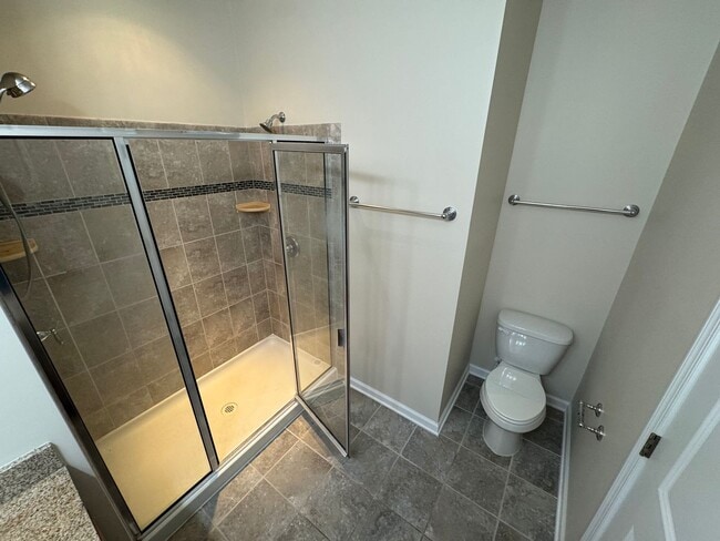 Building Photo - Gorgeous 2 Bed 2 Bath End-Unit Townhome In...