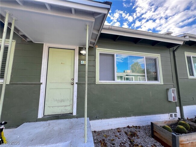 Building Photo - 225 S 10th St