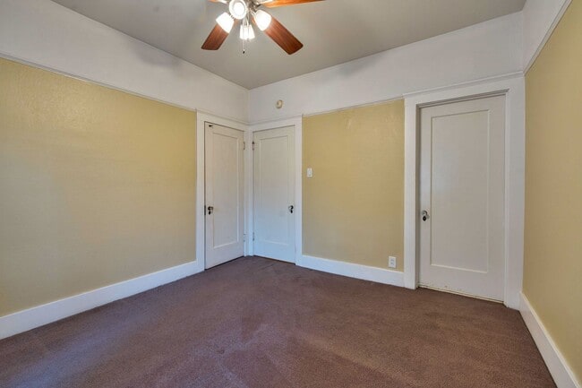 Building Photo - Charming Midtown 1-Bedroom Apartment with ...