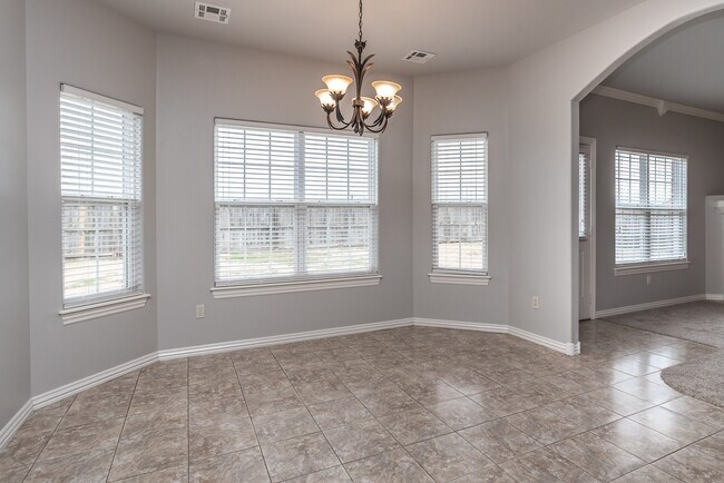 Building Photo - Bentonville Home! (March Move In)