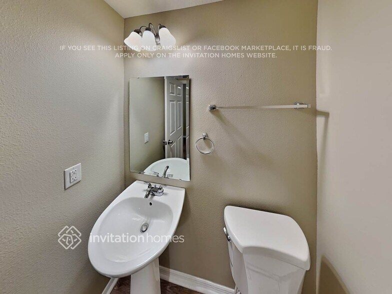 Building Photo - 1564 Strathmore Cir