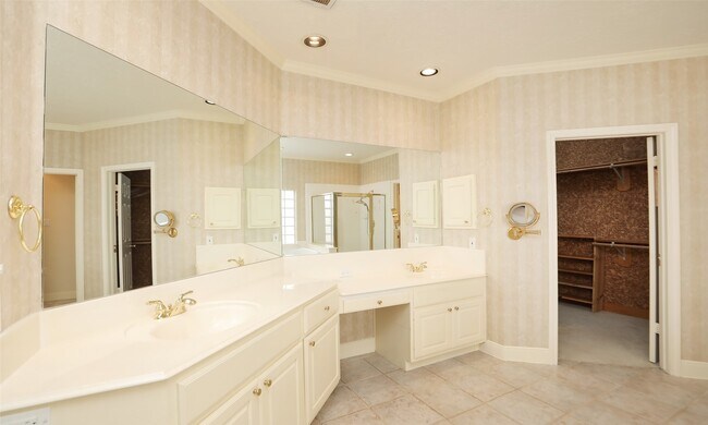 Building Photo - 7502 Holly Ct Estates Dr