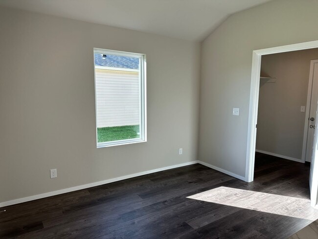 Building Photo - Brand-new 3 bedroom, 2 bath home located i...