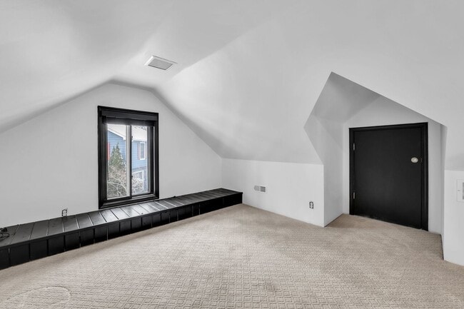 Building Photo - 15160 W Oak Spring Rd