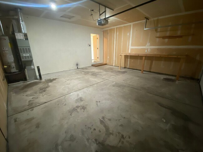 Building Photo - 3 Bedroom 2 Bathroom Home for Rent!