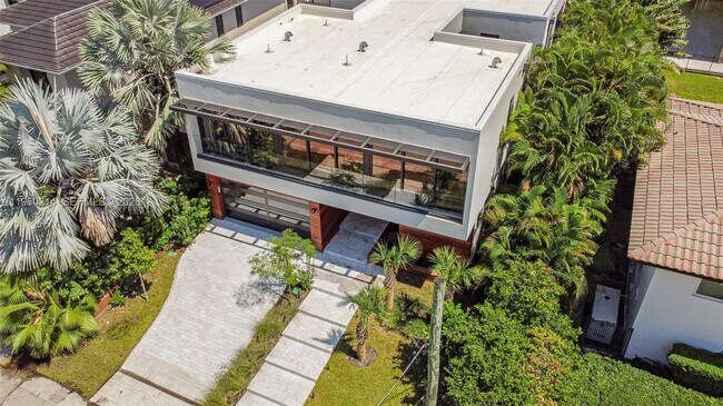 Building Photo - 620 Solar Isle Dr