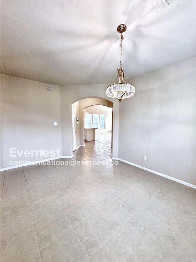 Building Photo - 8002 Arapahoe Ridge Ln