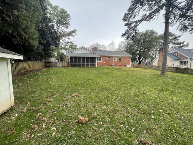 Building Photo - 717 Glen Eden Dr