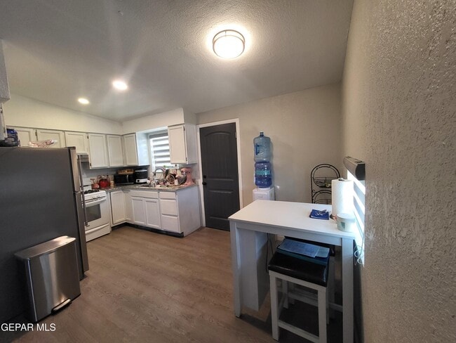 Building Photo - 144 Marquita Ln