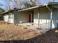 Building Photo - 1405 Crocus Ln