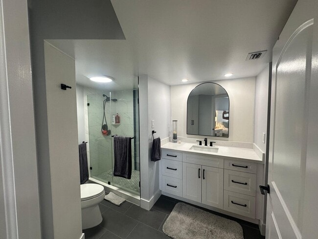 Building Photo - 5420 N Ocean Dr