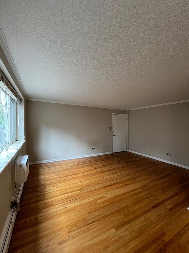 Building Photo - 1 bedroom condo in Denver