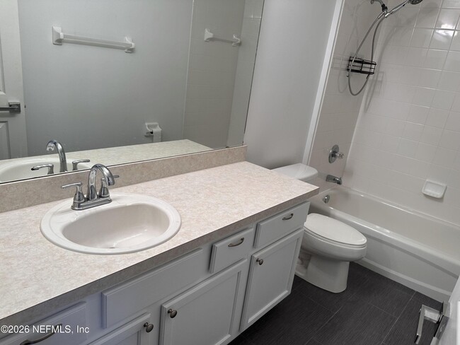 Building Photo - 760 S Lilac Loop