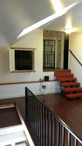Building Photo - 611 Santa Clara Ave