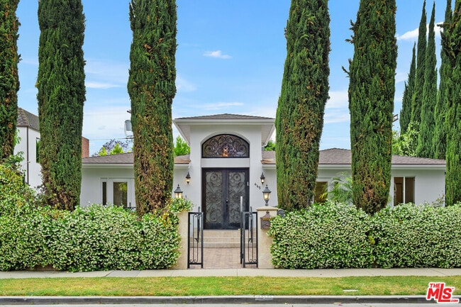 Building Photo - 465 N Kilkea Dr