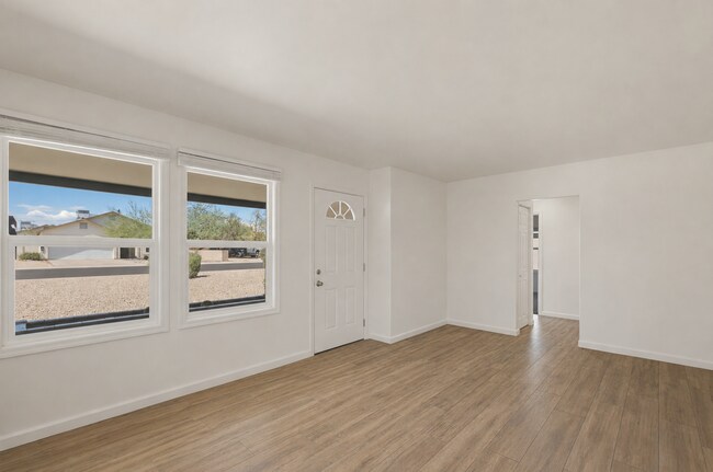 Building Photo - 1005 E Mariposa St