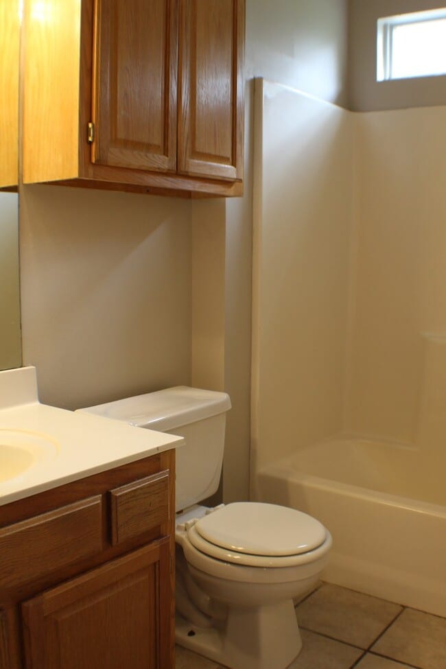 Building Photo - Adorable 3 bedroom 2.5 bathroom in Jenks!