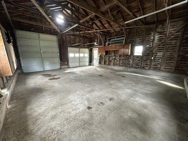 Building Photo - 809 Zollinger Rd